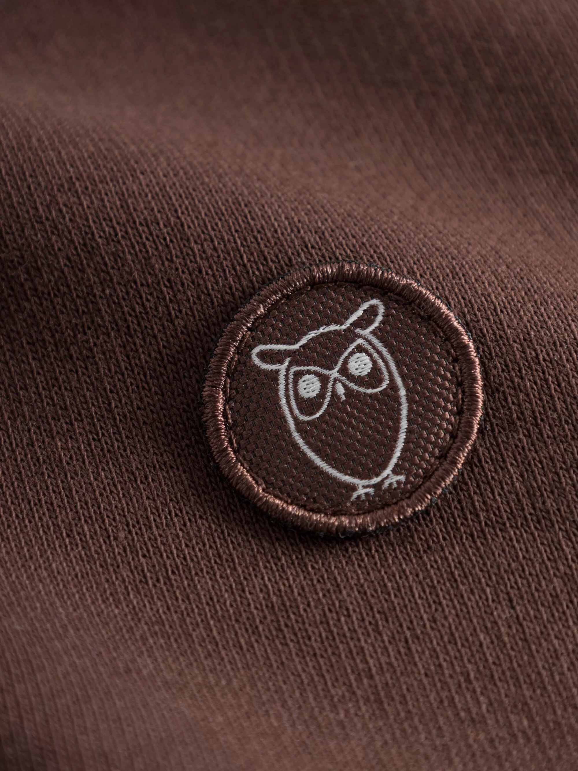 Basic badge sweat - Deep Mahogany