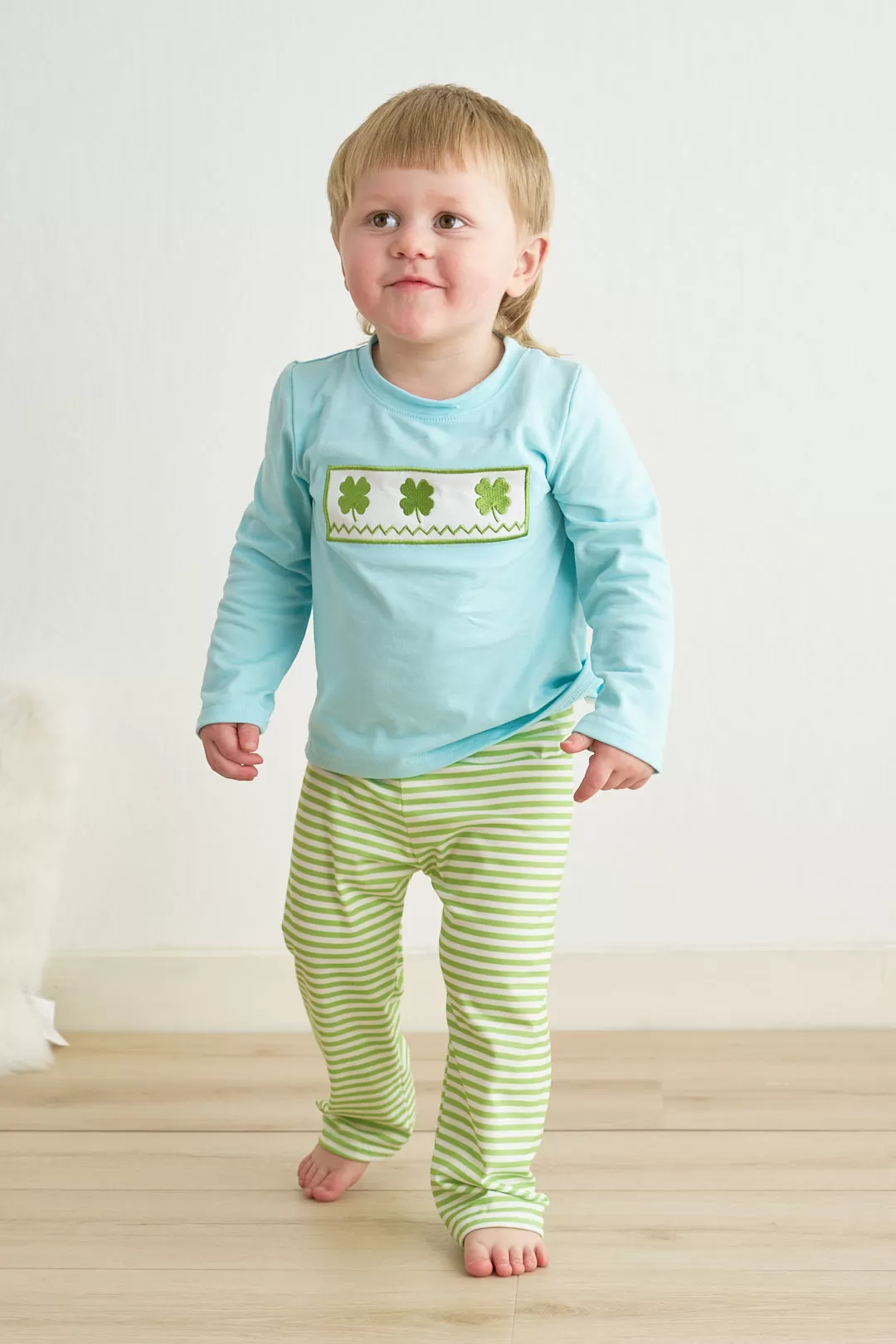 Blue clover embroidery boy set