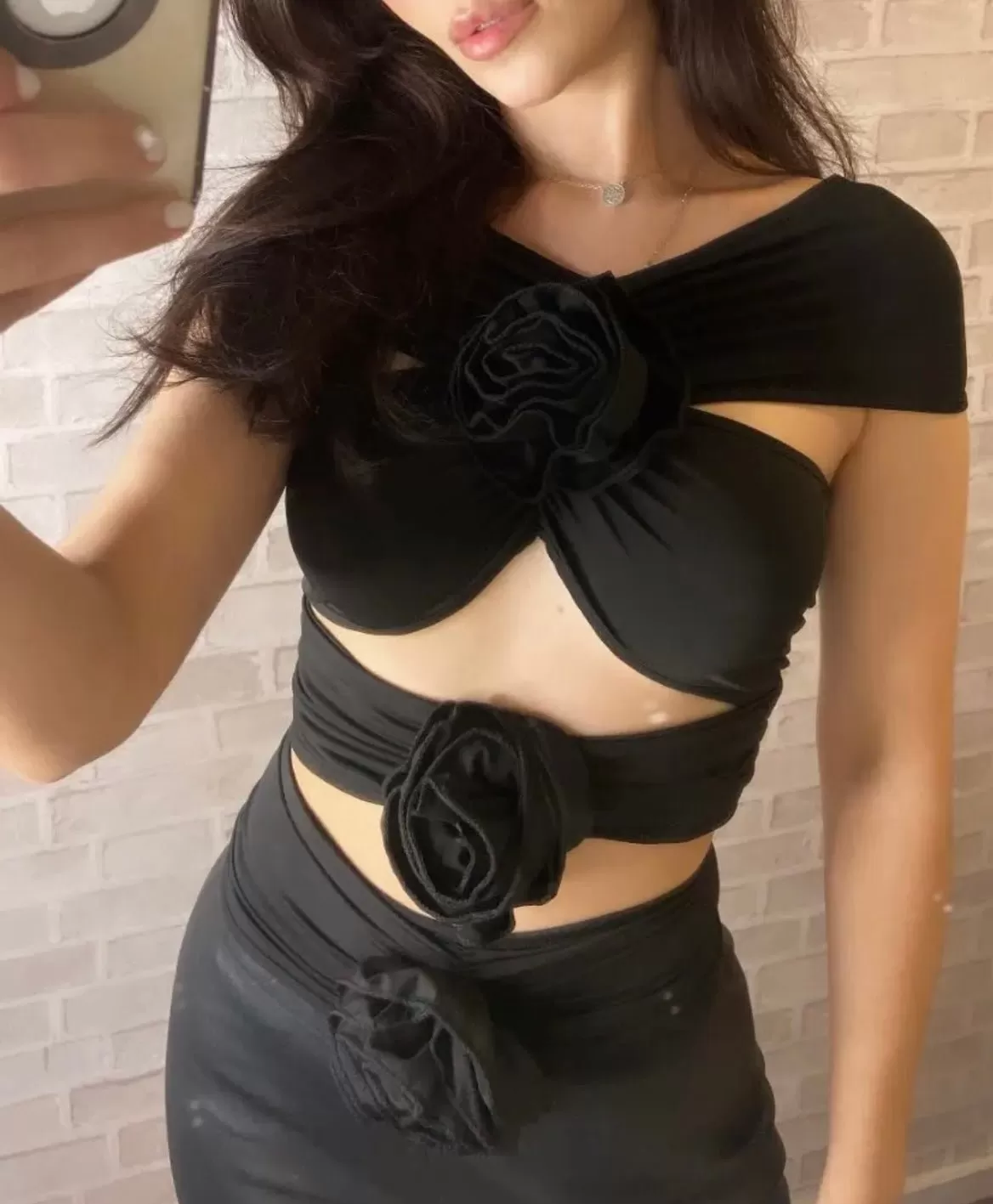 Flower appliqué slash top