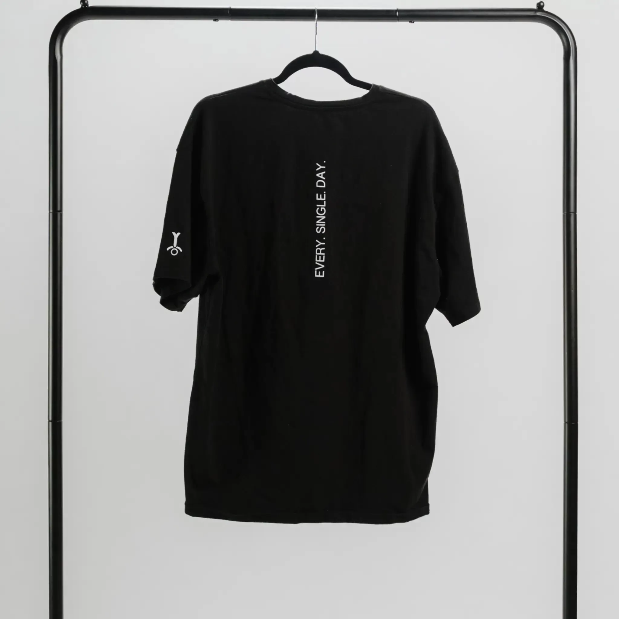 PERFORMANCE OVERSIZED TEE