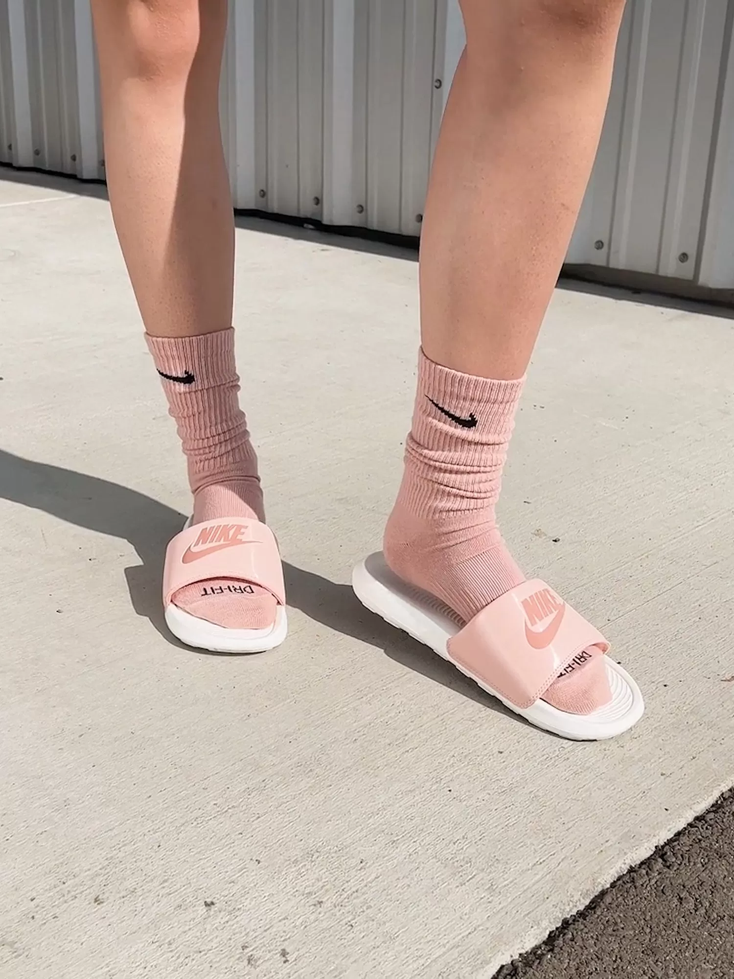 WOMENS NIKE VICTORI ONE SLIDES